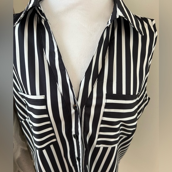 SHEIN Black and White Sleeveless Button Down Shirt - Picture 2 of 6